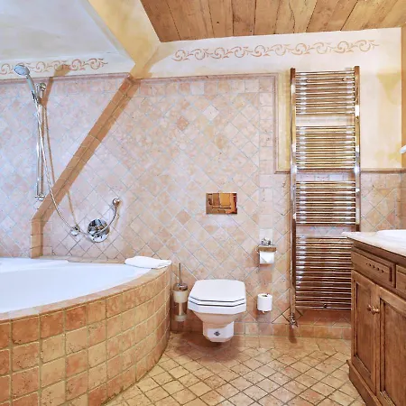 Gotisches Haus 4*