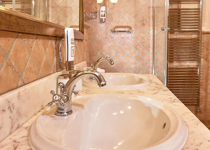 Historik Gotisches Haus Garni 4*