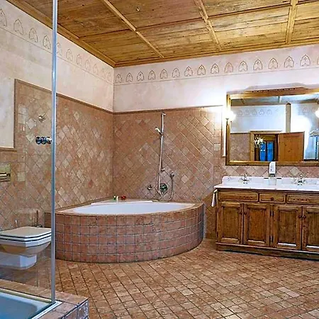 Historik Gotisches Haus Garni 4*