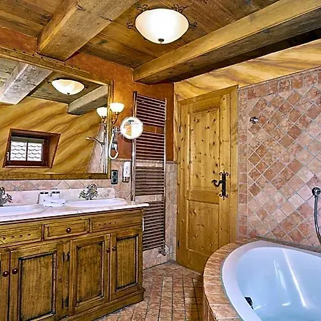 Historik Gotisches Haus Garni 4*