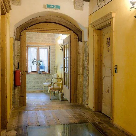 Historik Gotisches Haus Garni 4*